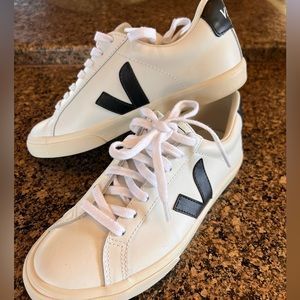 Veja Esplar Sneaker White Black Size 39 US 8 Leather Classic Lifestyle Sneaker